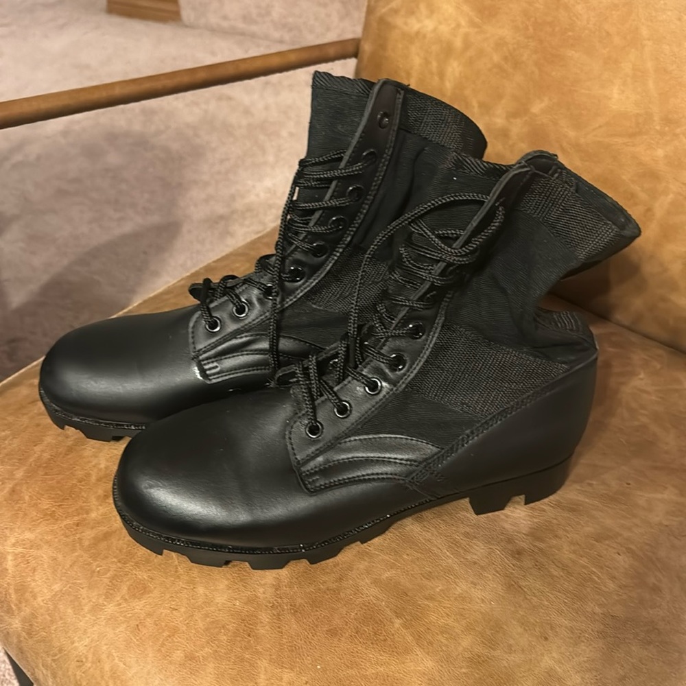 Men’s Rothco military jungle boots 10R new, open box